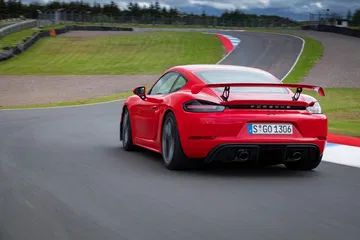 Porsche 718 Cayman Gt4 0719 024
