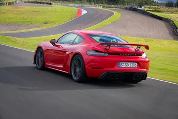 Porsche 718 Cayman Gt4 0719 025