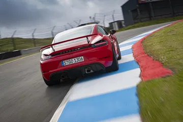 Porsche 718 Cayman Gt4 0719 027