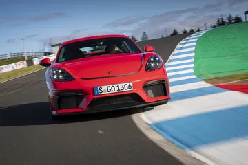 Porsche 718 Cayman Gt4 0719 029