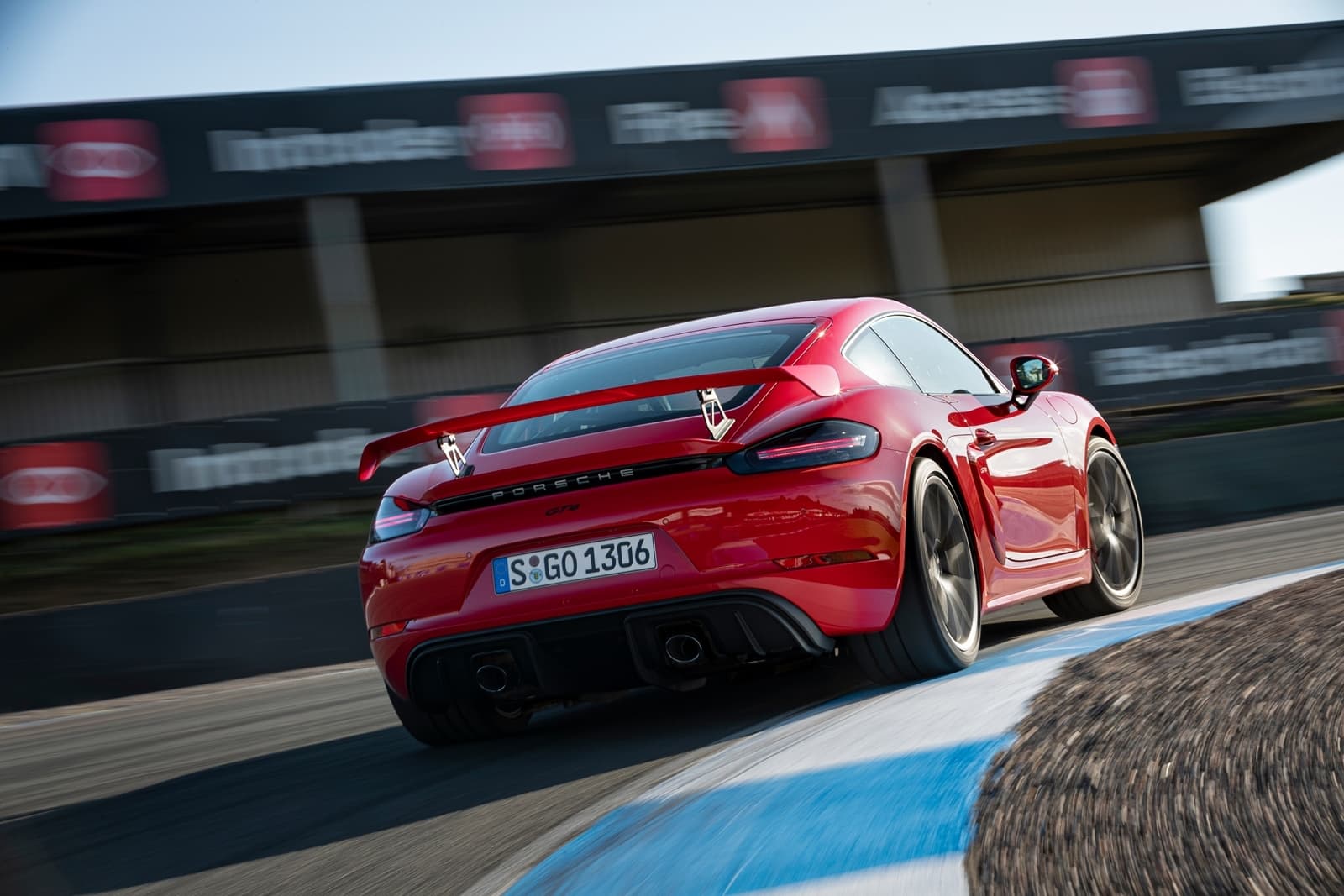 Porsche 718 Cayman Gt4 0719 032