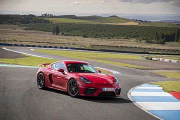 Porsche 718 Cayman Gt4 0719 039