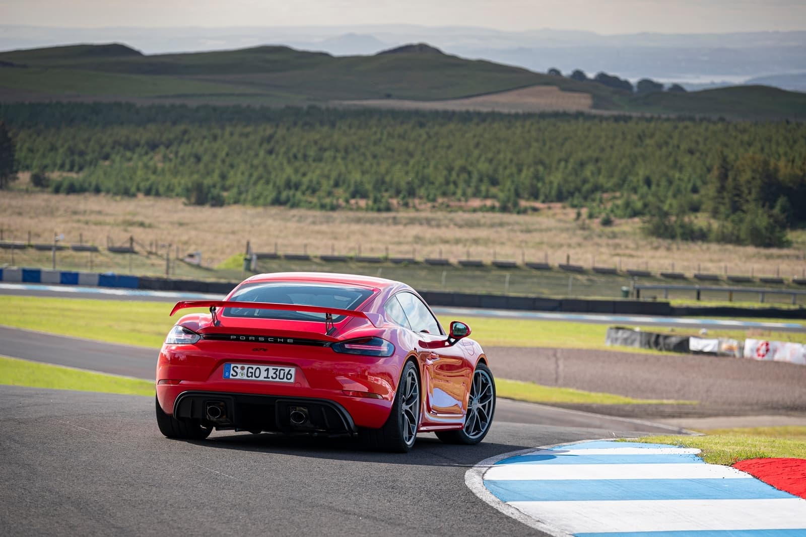 Porsche 718 Cayman Gt4 0719 041