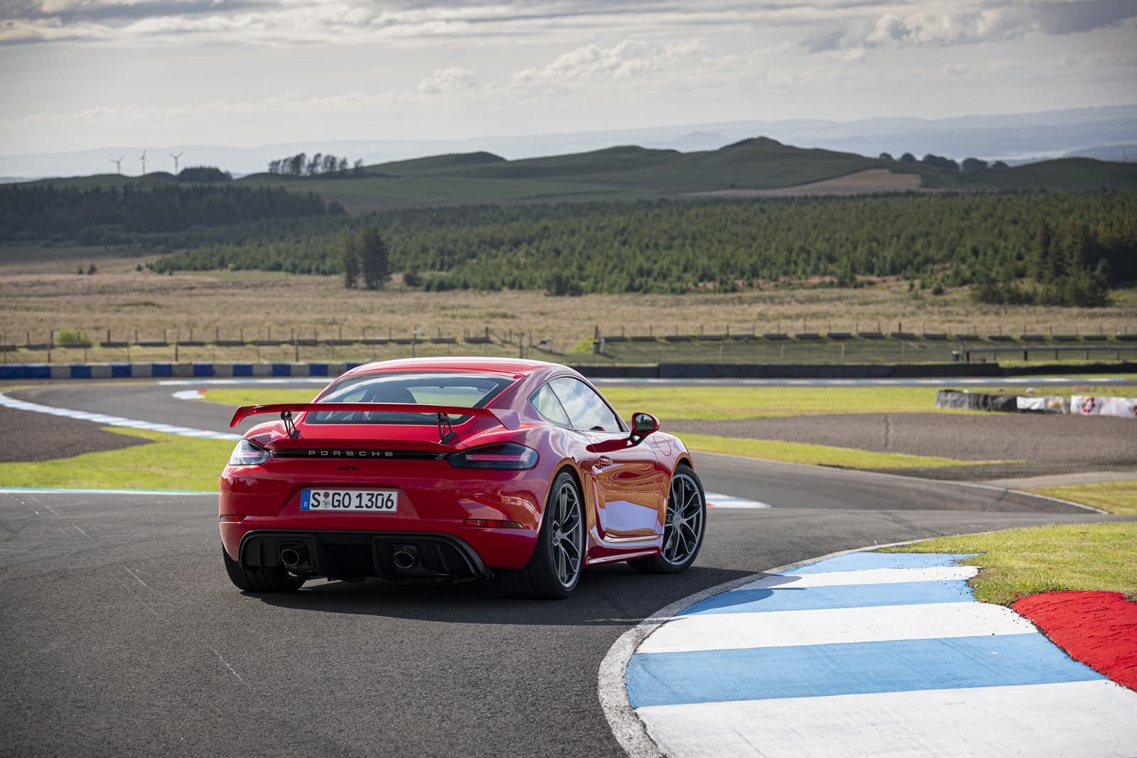 Porsche 718 Cayman Gt4 0719 042