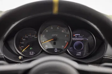 Porsche 718 Cayman Gt4 0719 056