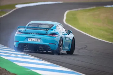 Porsche 718 Cayman Gt4 0719 087
