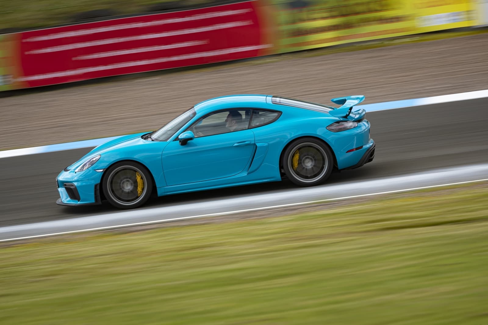 Porsche 718 Cayman Gt4 0719 090