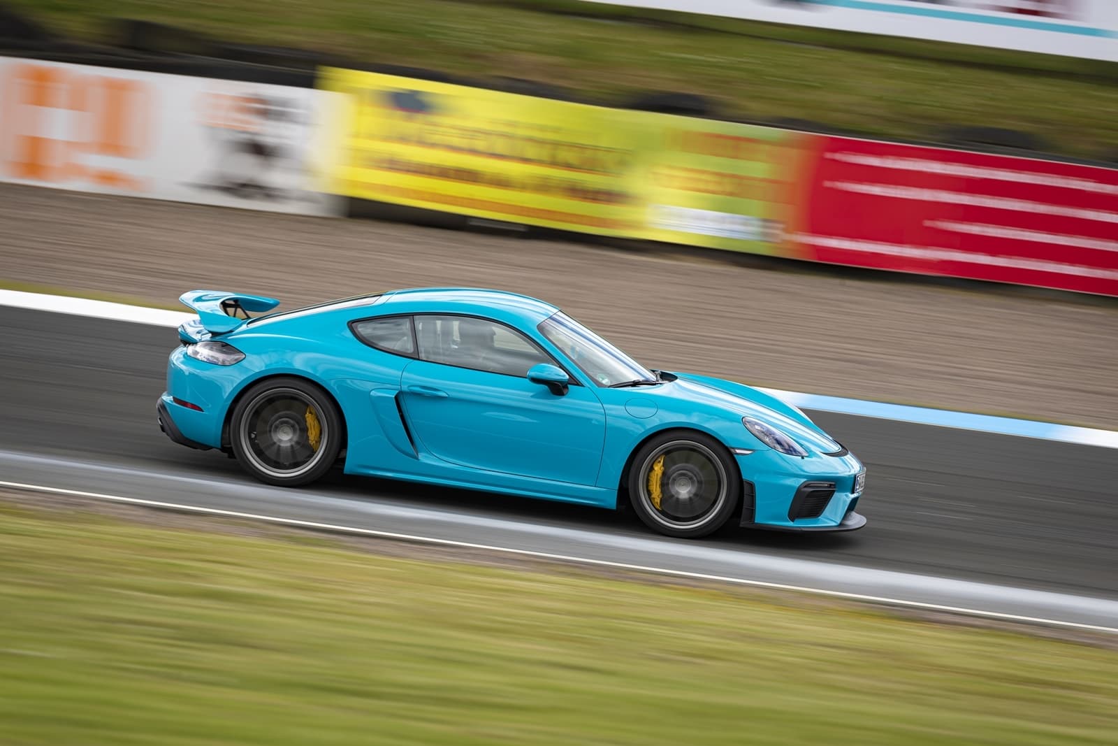Porsche 718 Cayman Gt4 0719 091