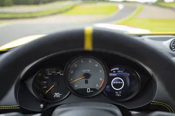 Porsche 718 Cayman Gt4 0719 096