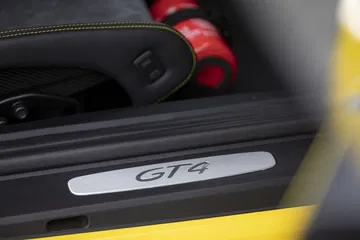 Porsche 718 Cayman Gt4 0719 101
