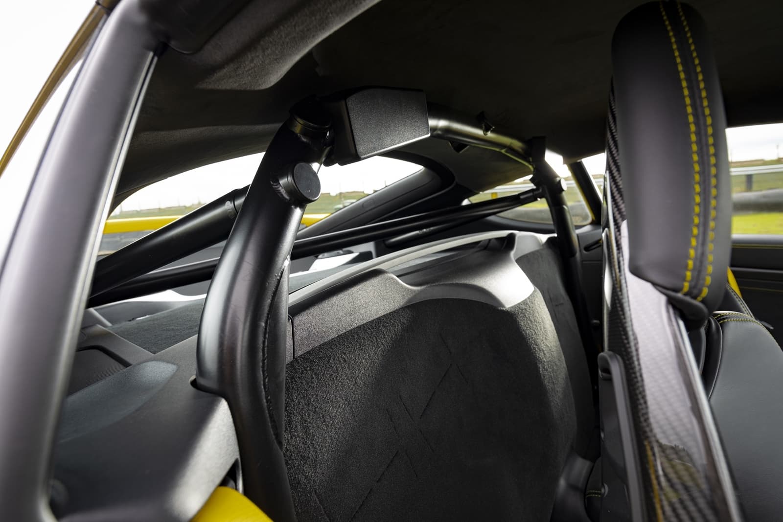 Porsche 718 Cayman Gt4 0719 103