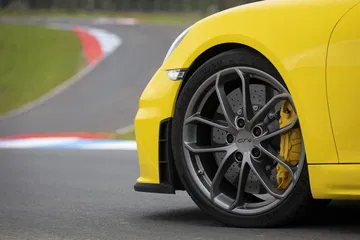 Porsche 718 Cayman Gt4 0719 105