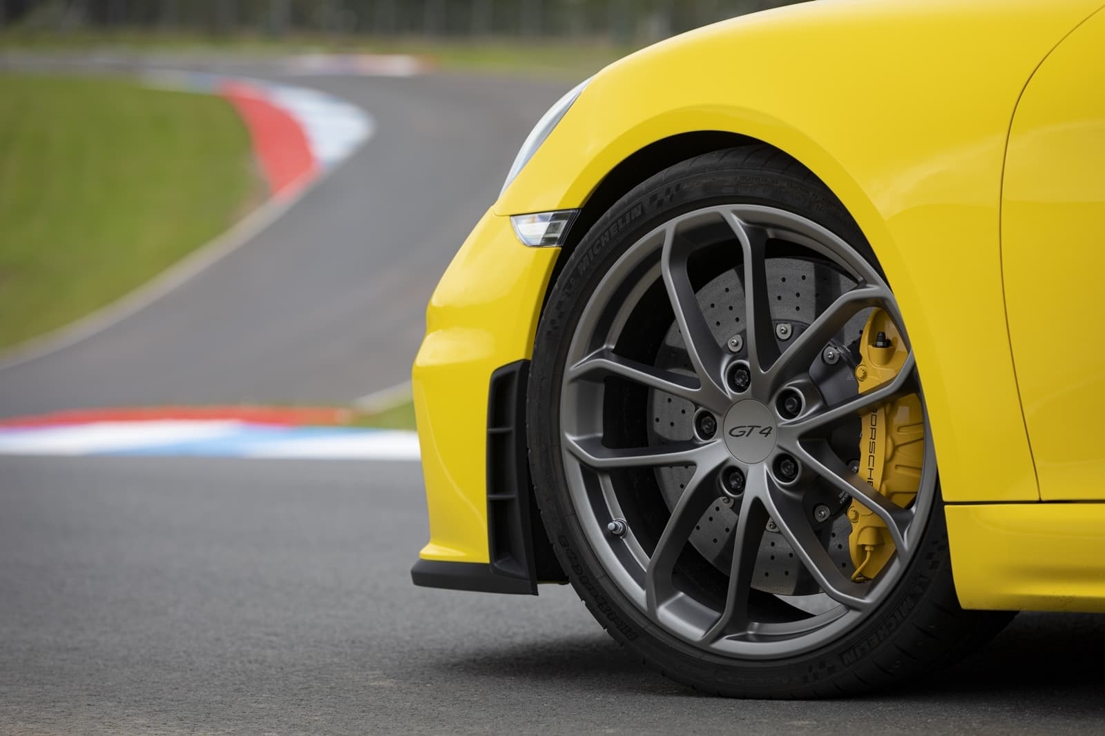 Porsche 718 Cayman Gt4 0719 105