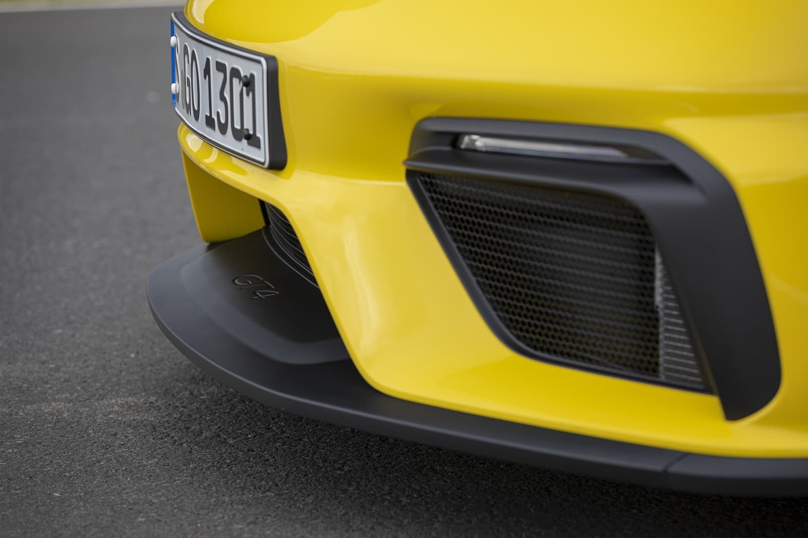 Porsche 718 Cayman Gt4 0719 106