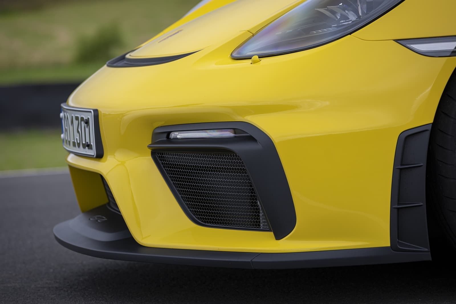 Porsche 718 Cayman Gt4 0719 107