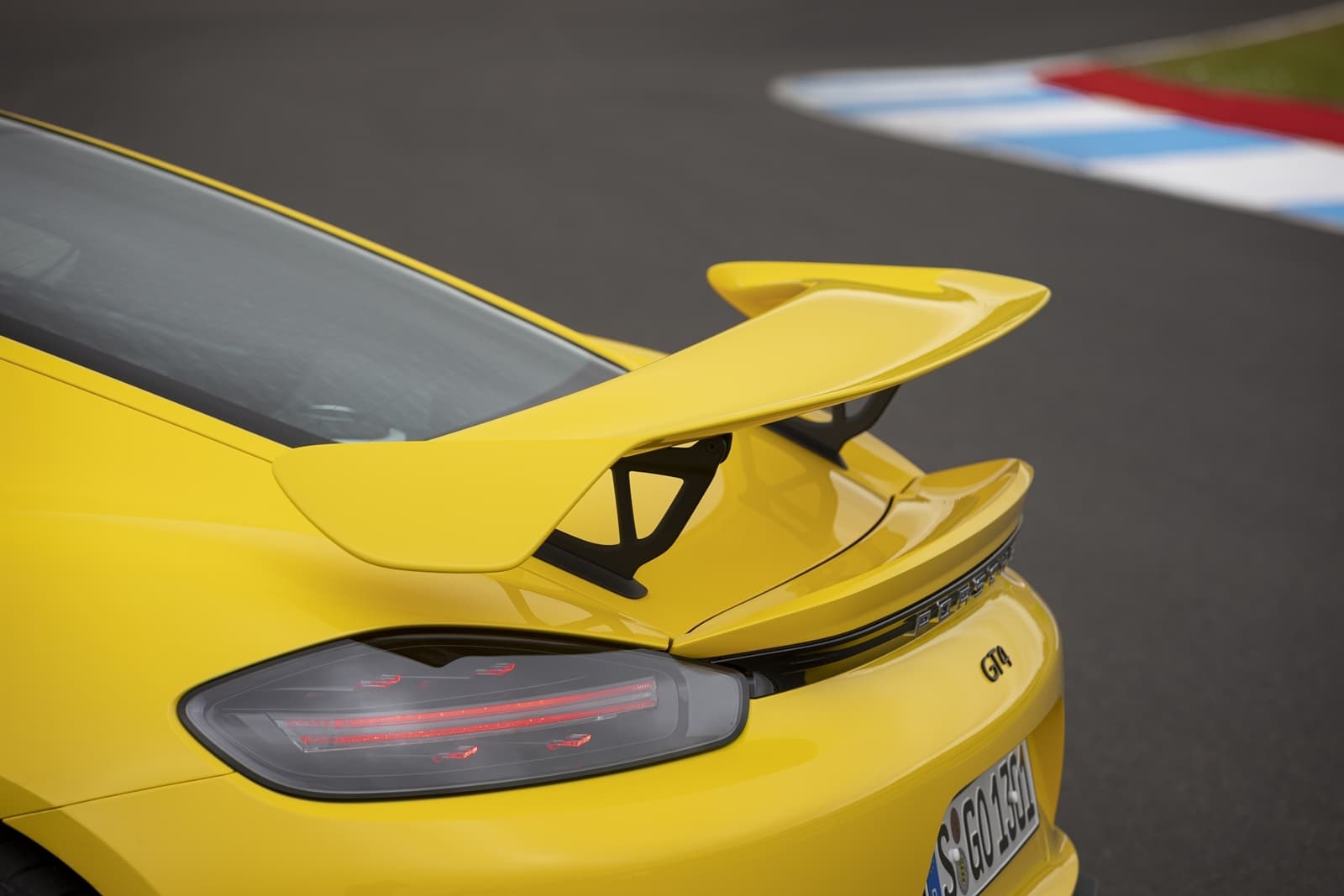 Porsche 718 Cayman Gt4 0719 108