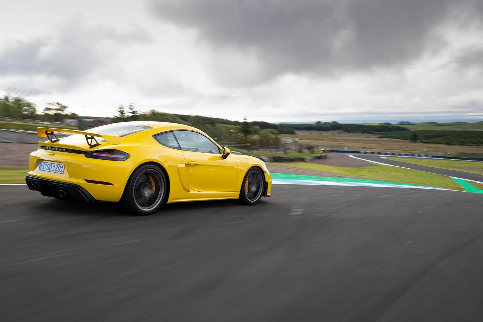 Porsche 718 Cayman Gt4 0719 121