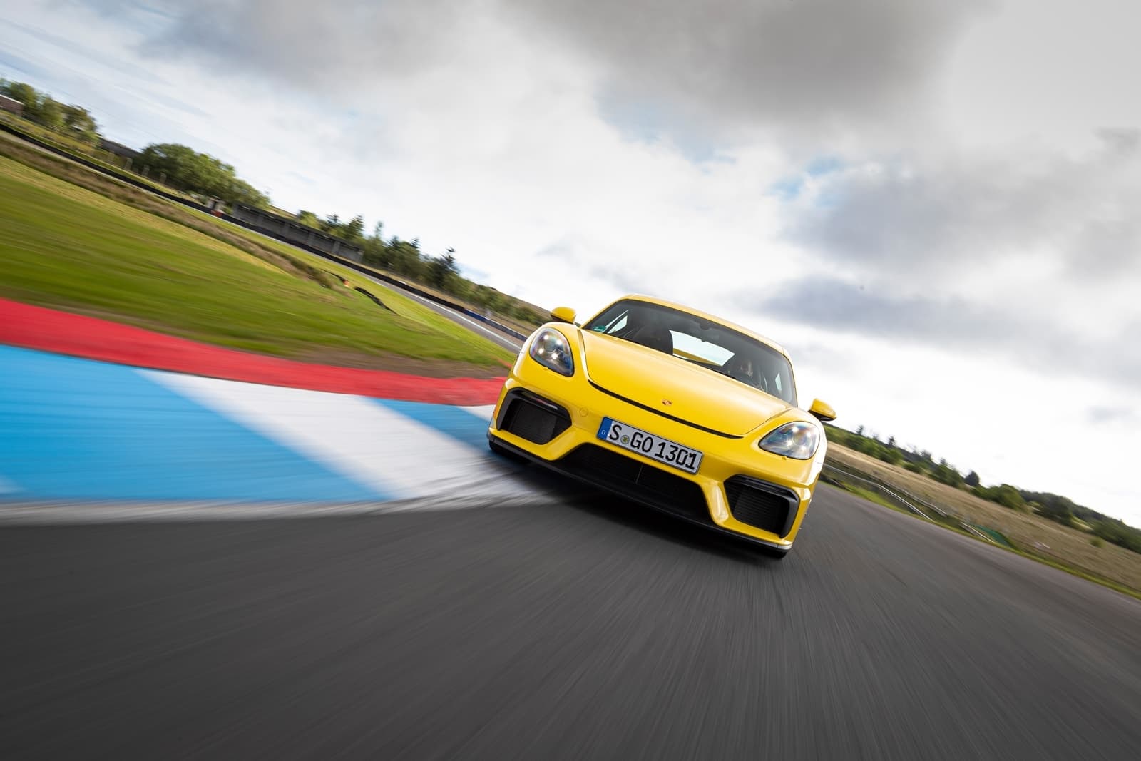 Porsche 718 Cayman Gt4 0719 125