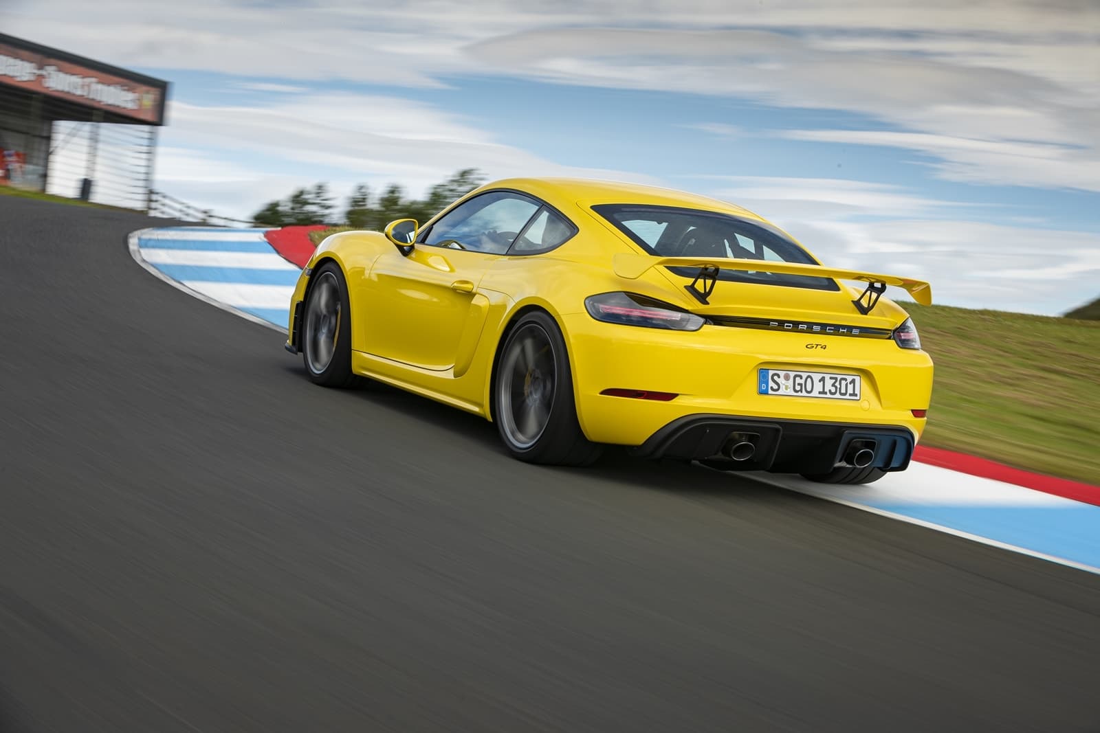 Porsche 718 Cayman Gt4 0719 129