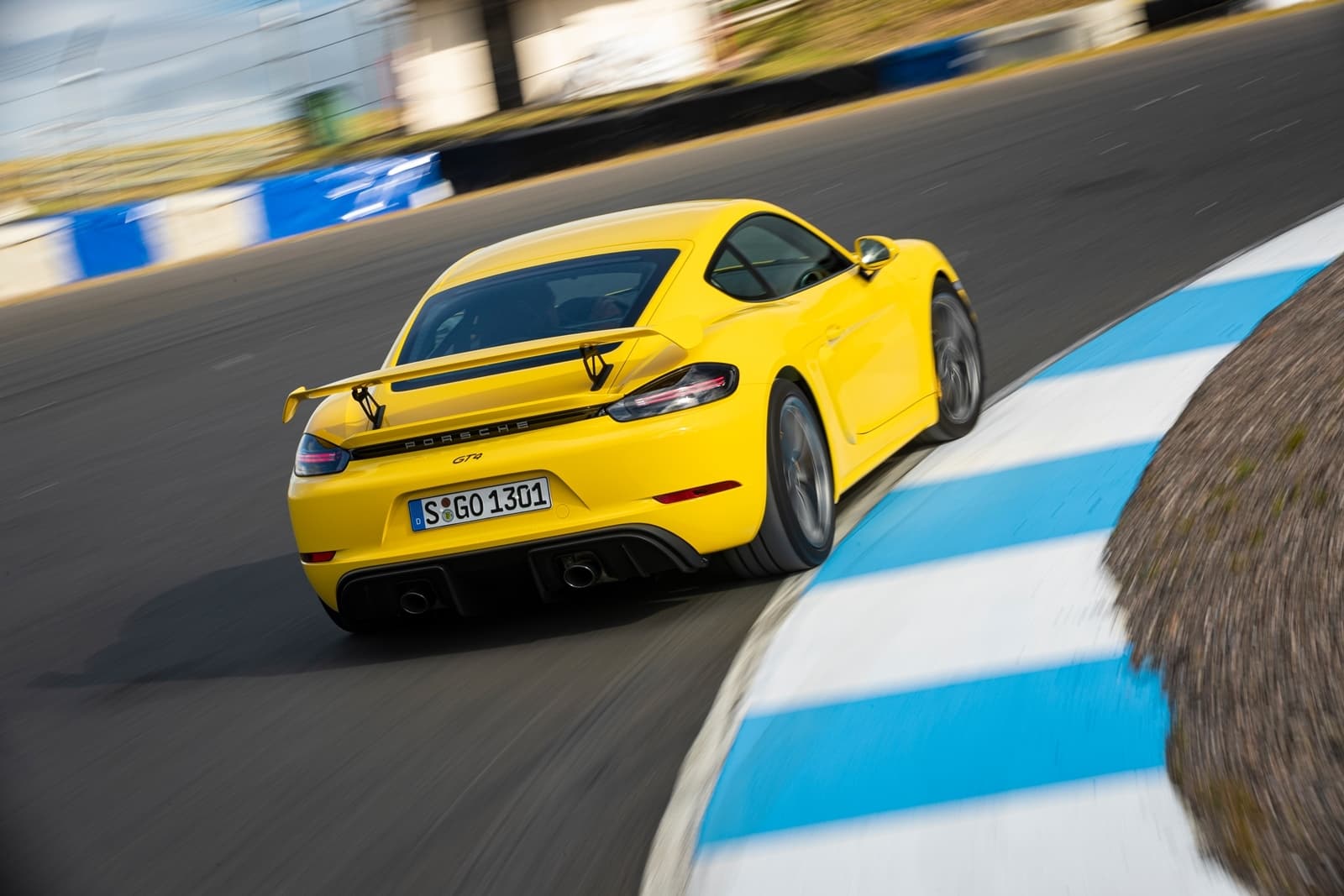 Porsche 718 Cayman Gt4 0719 130