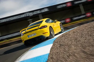 Porsche 718 Cayman Gt4 0719 132