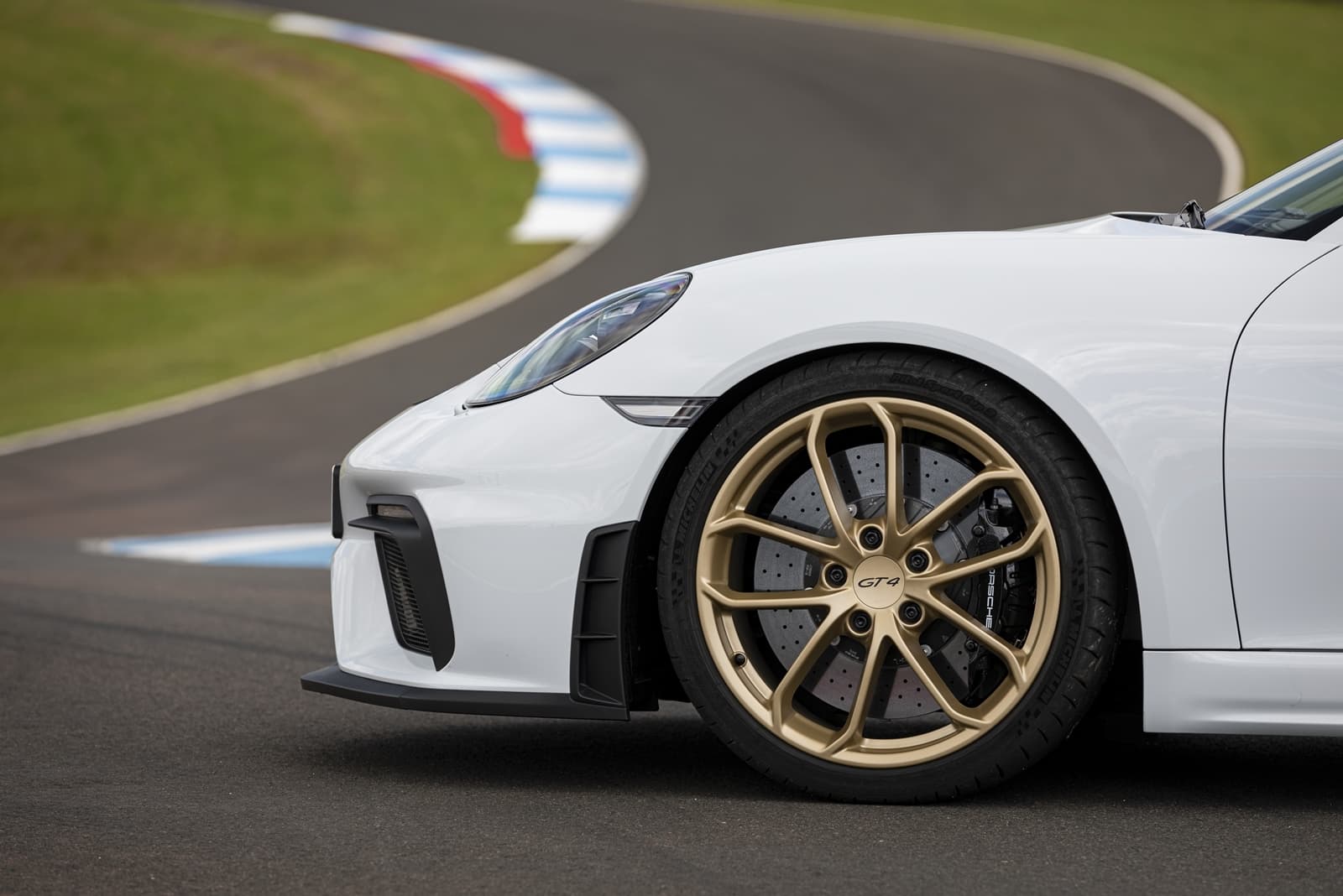 Porsche 718 Cayman Gt4 0719 137