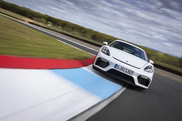 Porsche 718 Cayman Gt4 0719 149