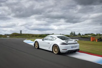 Porsche 718 Cayman Gt4 0719 152