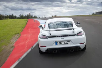 Porsche 718 Cayman Gt4 0719 154