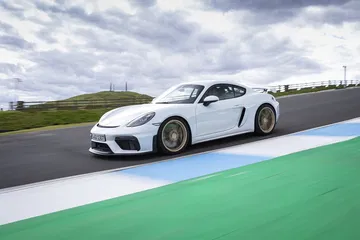 Porsche 718 Cayman Gt4 0719 156