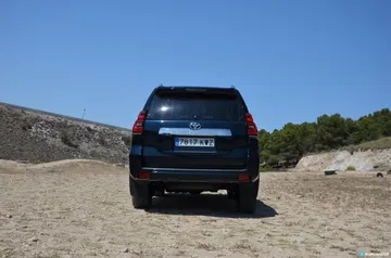 Toyota Land Cruiser Exterior 15