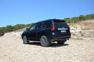 Toyota Land Cruiser Exterior 16