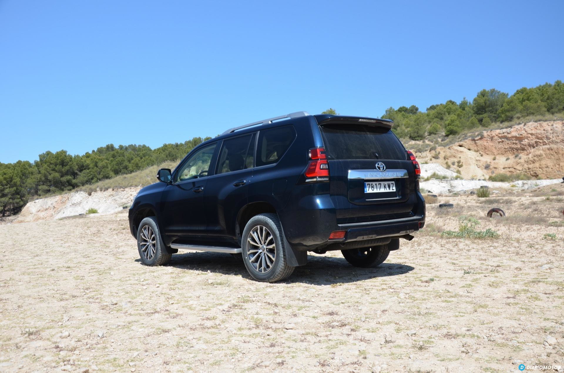 Toyota Land Cruiser Exterior 16