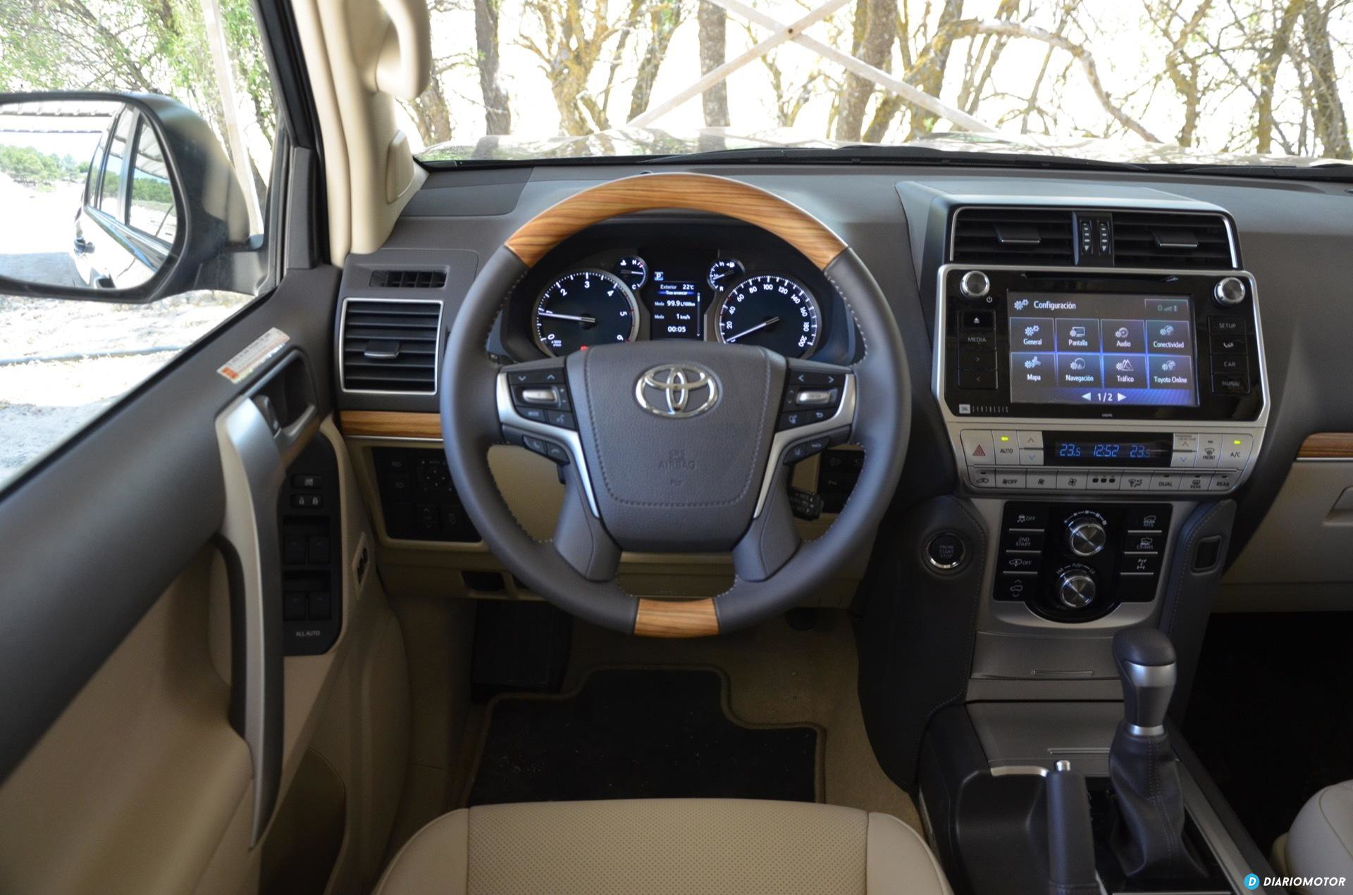 Toyota Land Cruiser Interior 03