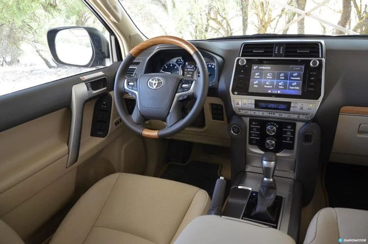 Toyota Land Cruiser Interior 04