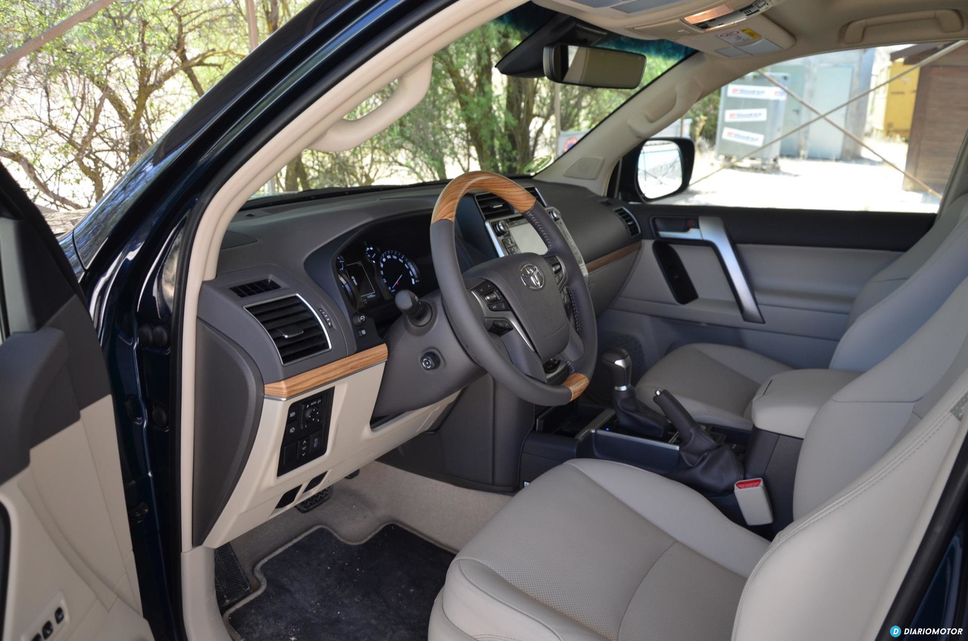 Toyota Land Cruiser Interior 06
