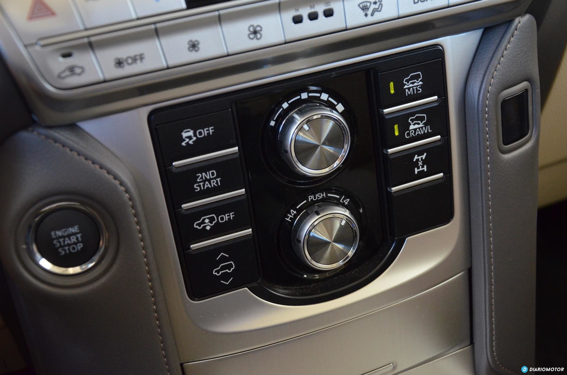 Toyota Land Cruiser Interior 07