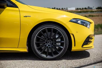 Mercedes Amg A 35 Vs Cupra Ateca 15