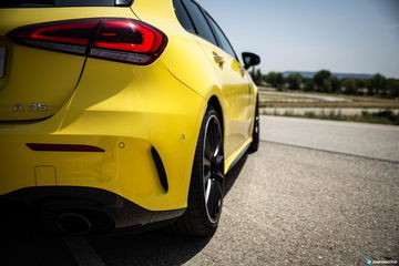 Mercedes Amg A 35 Vs Cupra Ateca 2 