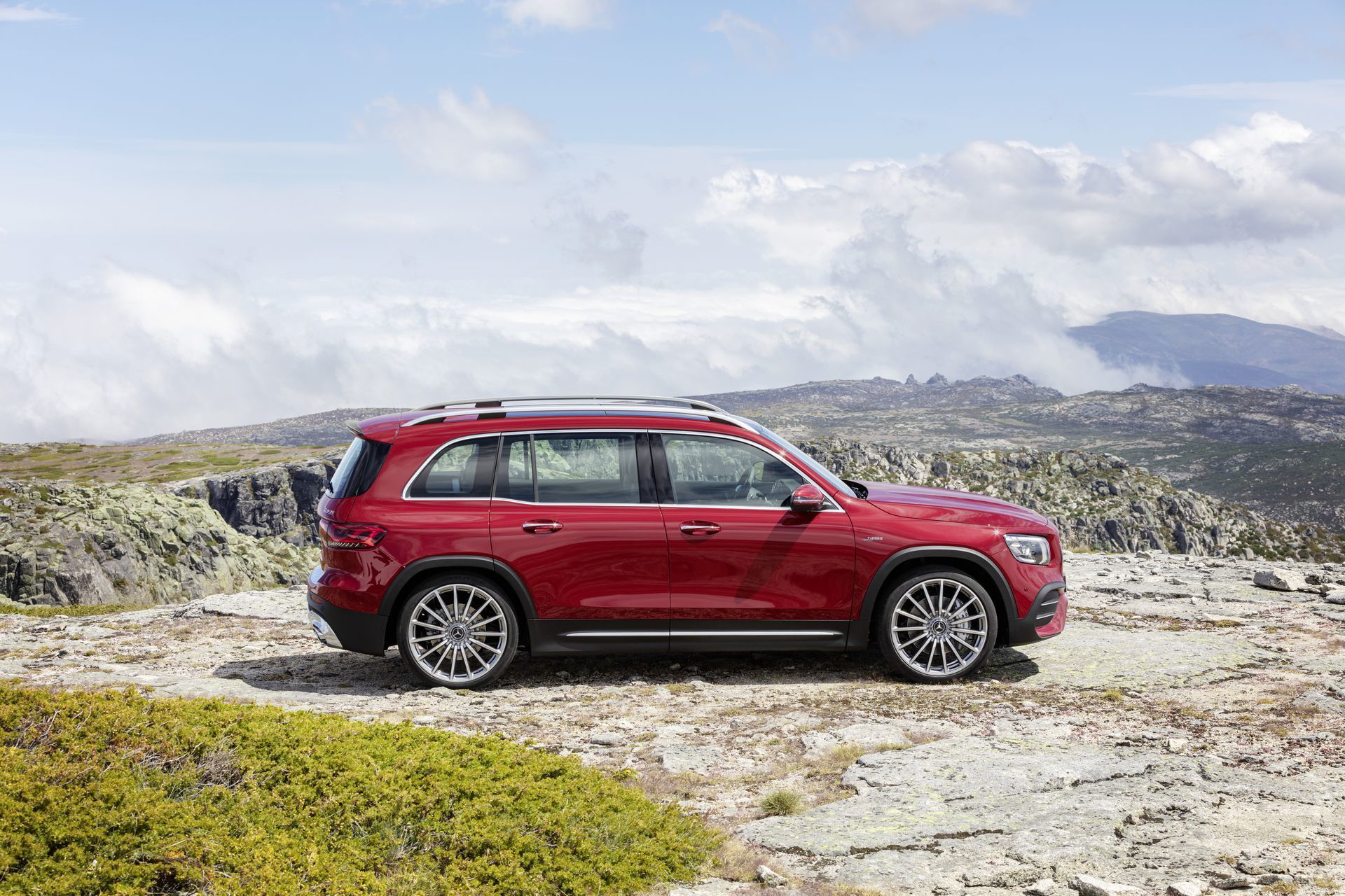Konkurrenzlos In Seiner Klasse: Der Neue Glb 35 4matic Kombiniert Mit Einer Hohen Variabilität, Viel Platz Und Mit Hohem Fahrspaß Unrivalled In Its Class: The New Glb 35 4matic Combines Great Variability And Plenty Of Space With Sheer Driving Pleasure