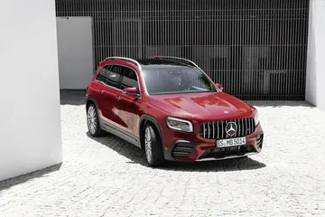 Konkurrenzlos In Seiner Klasse: Der Neue Glb 35 4matic Kombiniert Mit Einer Hohen Variabilität, Viel Platz Und Mit Hohem Fahrspaß Unrivalled In Its Class: The New Glb 35 4matic Combines Great Variability And Plenty Of Space With Sheer Driving Pleasure