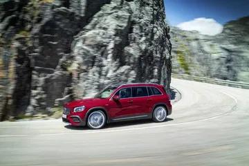 Konkurrenzlos In Seiner Klasse: Der Neue Glb 35 4matic Kombiniert Mit Einer Hohen Variabilität, Viel Platz Und Mit Hohem Fahrspaß Unrivalled In Its Class: The New Glb 35 4matic Combines Great Variability And Plenty Of Space With Sheer Driving Pleasure