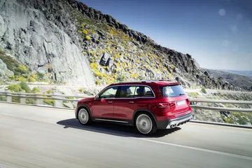 Konkurrenzlos In Seiner Klasse: Der Neue Glb 35 4matic Kombiniert Mit Einer Hohen Variabilität, Viel Platz Und Mit Hohem Fahrspaß Unrivalled In Its Class: The New Glb 35 4matic Combines Great Variability And Plenty Of Space With Sheer Driving Pleasure