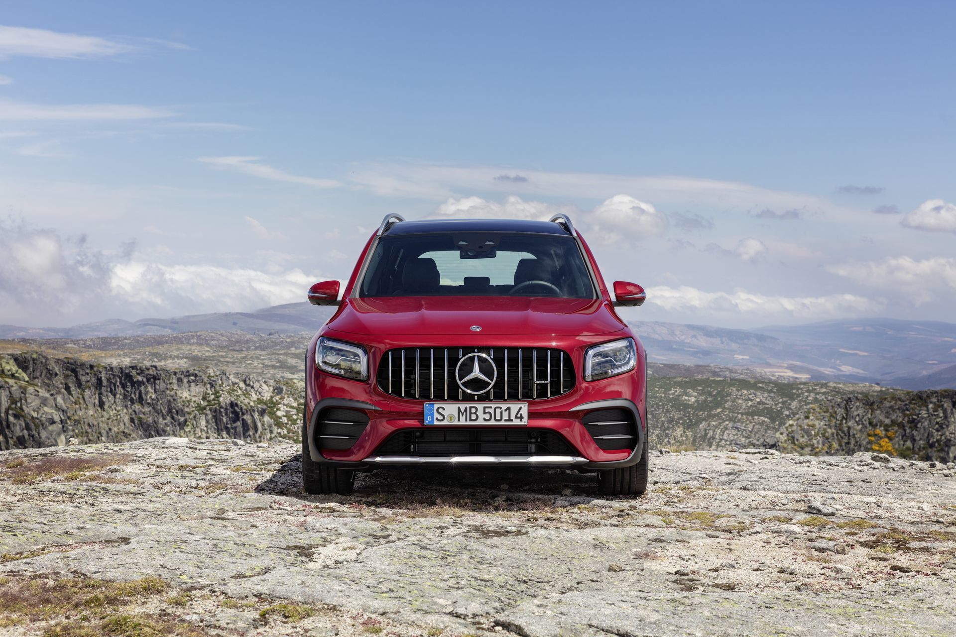 Konkurrenzlos In Seiner Klasse: Der Neue Glb 35 4matic Kombiniert Mit Einer Hohen Variabilität, Viel Platz Und Mit Hohem Fahrspaß Unrivalled In Its Class: The New Glb 35 4matic Combines Great Variability And Plenty Of Space With Sheer Driving Pleasure