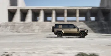 Land Rover Defender 2020 108