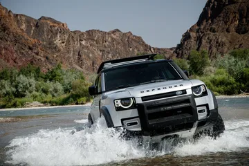 Land Rover Defender 2020 144
