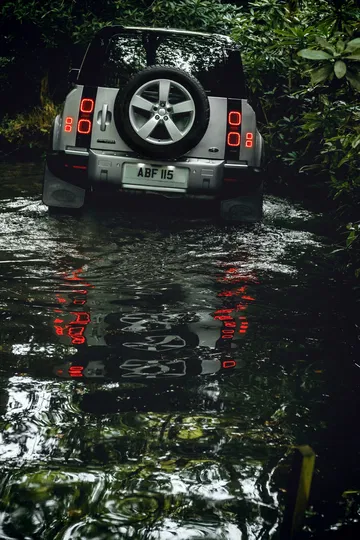 Land Rover Defender 2020 15