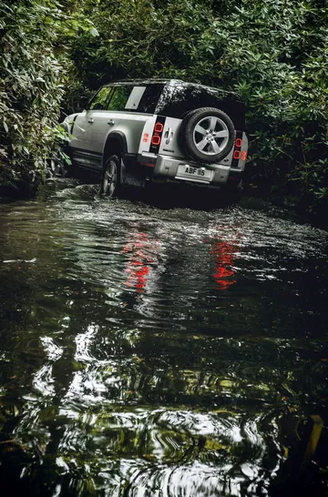 Land Rover Defender 2020 16