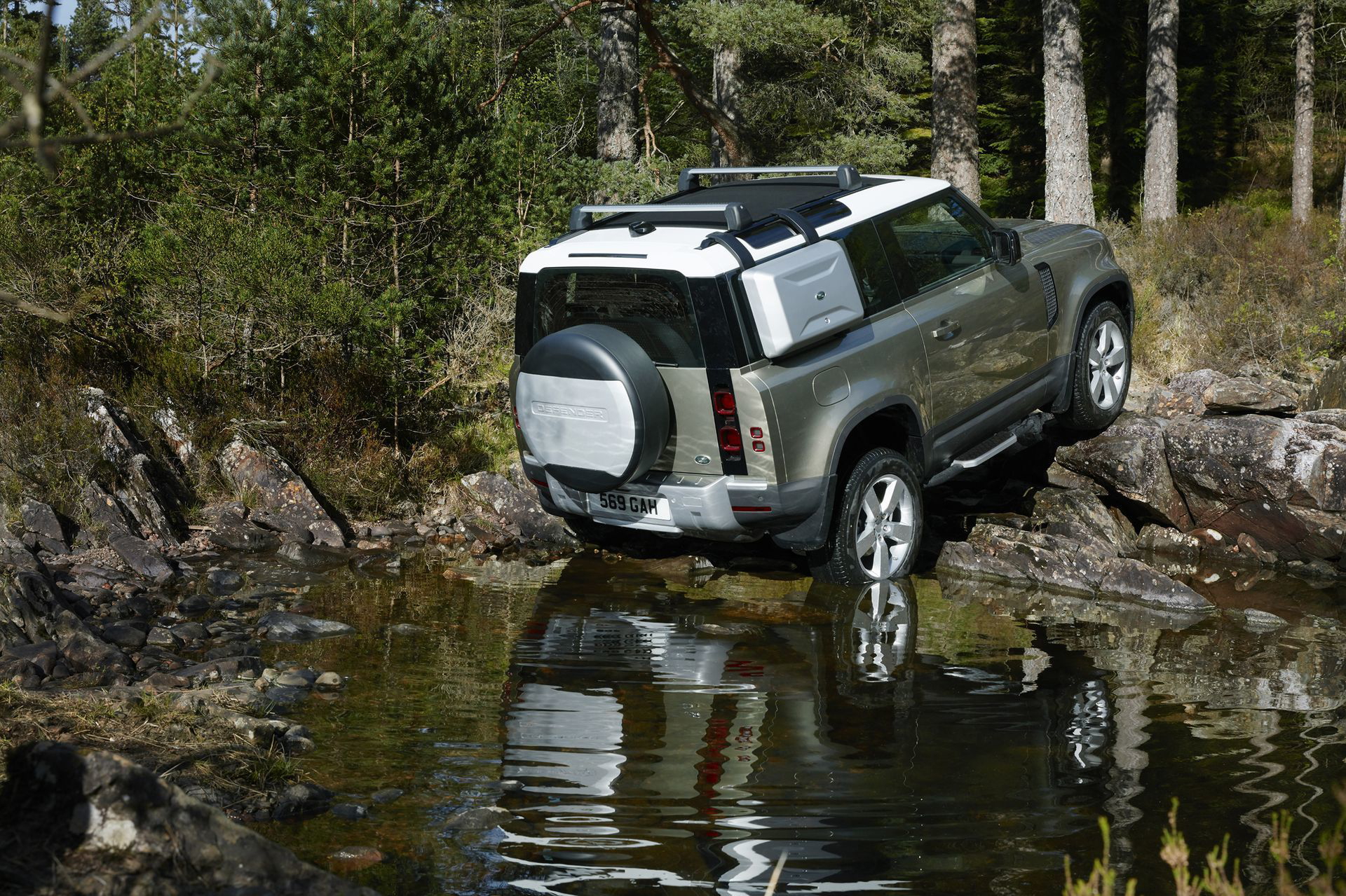 Land Rover Defender 2020 26