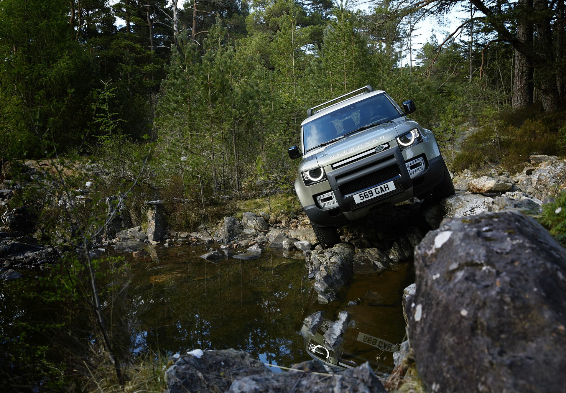 Land Rover Defender 2020 41